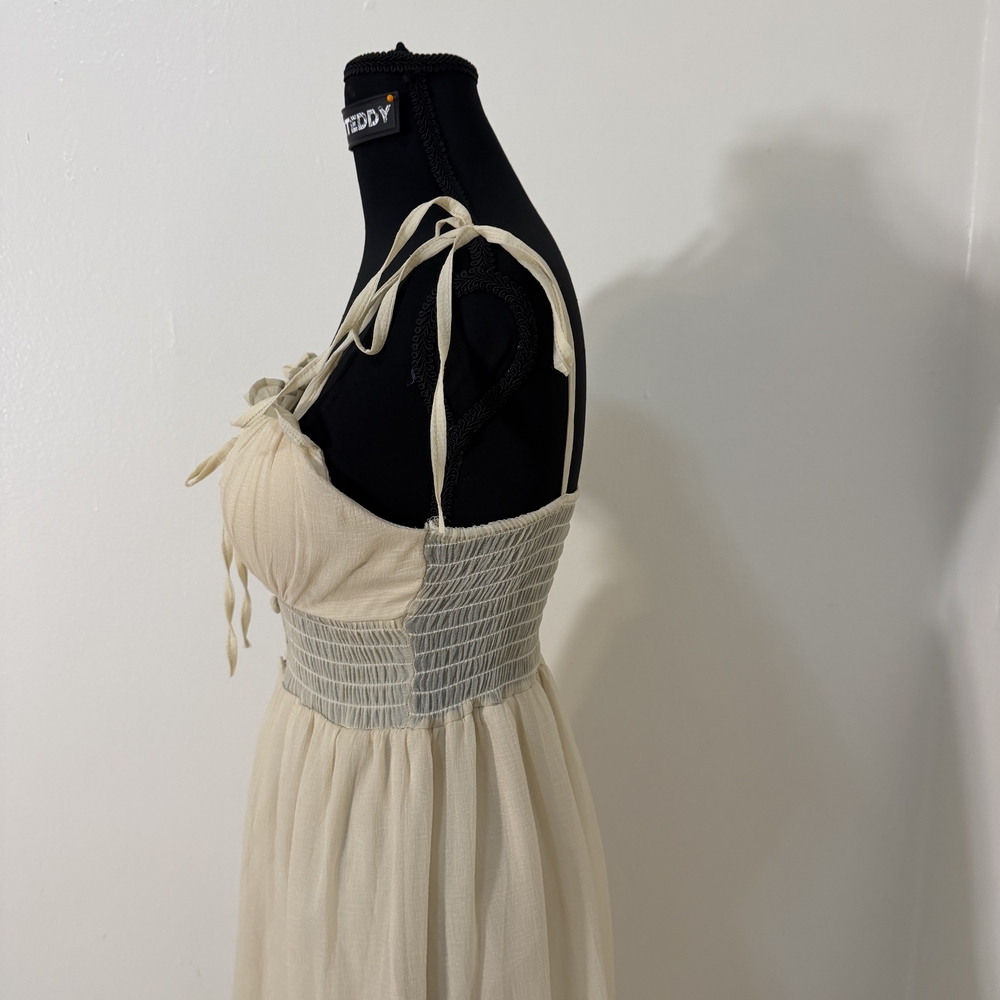 Elegant Cream Sleeveless Dress - Picture 5 of 9